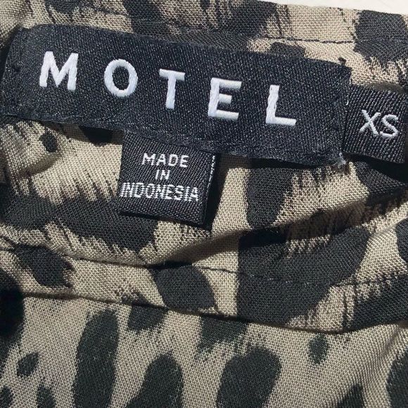 Motel Rocks SHENY MINI SKIRT IN LEOPARD GREY - Picture 9 of 9